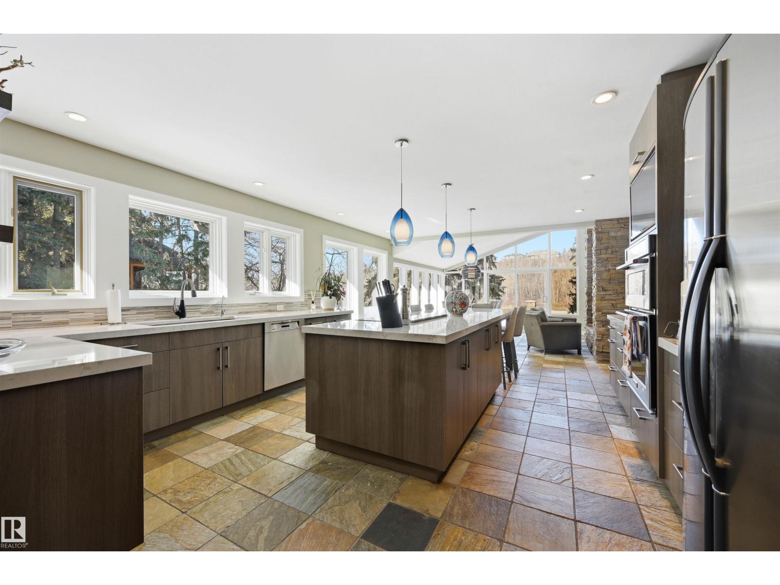 15625 WHITEMUD RD NW, Edmonton