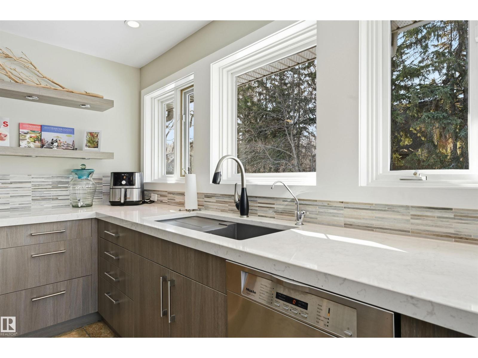 15625 WHITEMUD RD NW, Edmonton