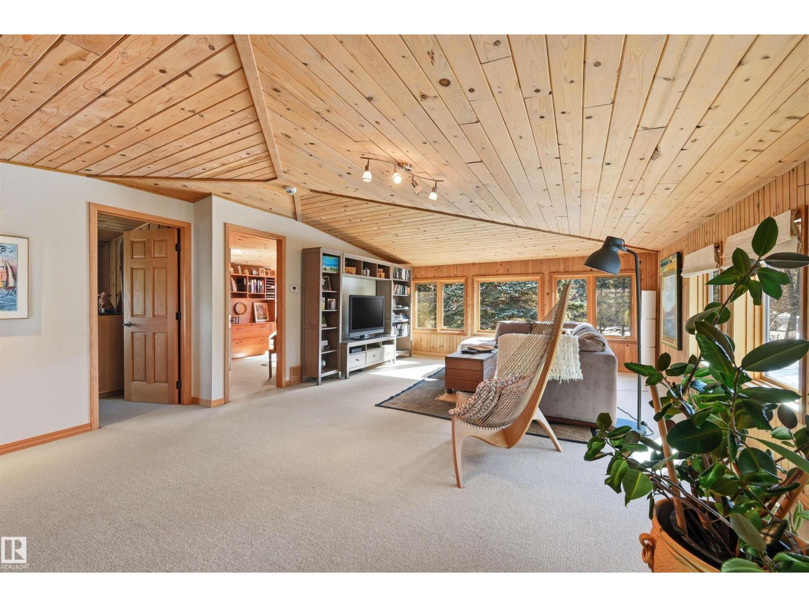 15625 WHITEMUD RD NW, Edmonton