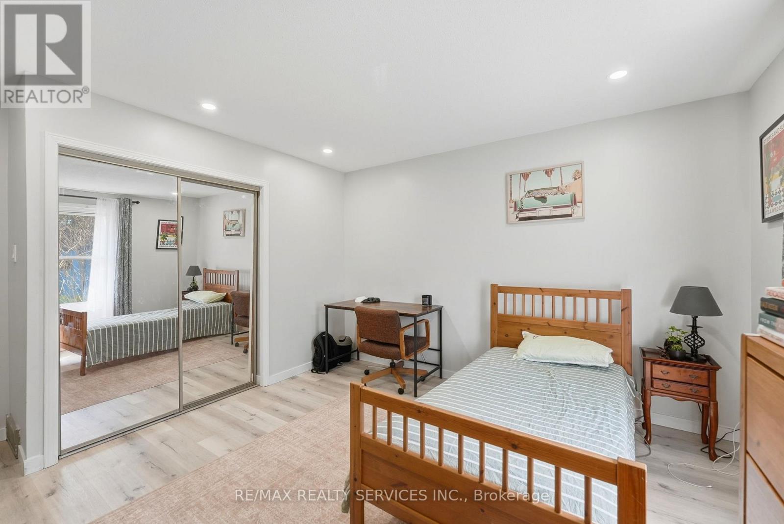 5 CHAUCER ROAD - 23