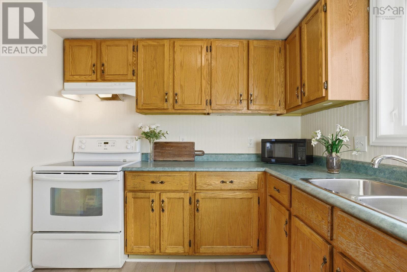 Property 11 of 34 of 1 Oakwood Court