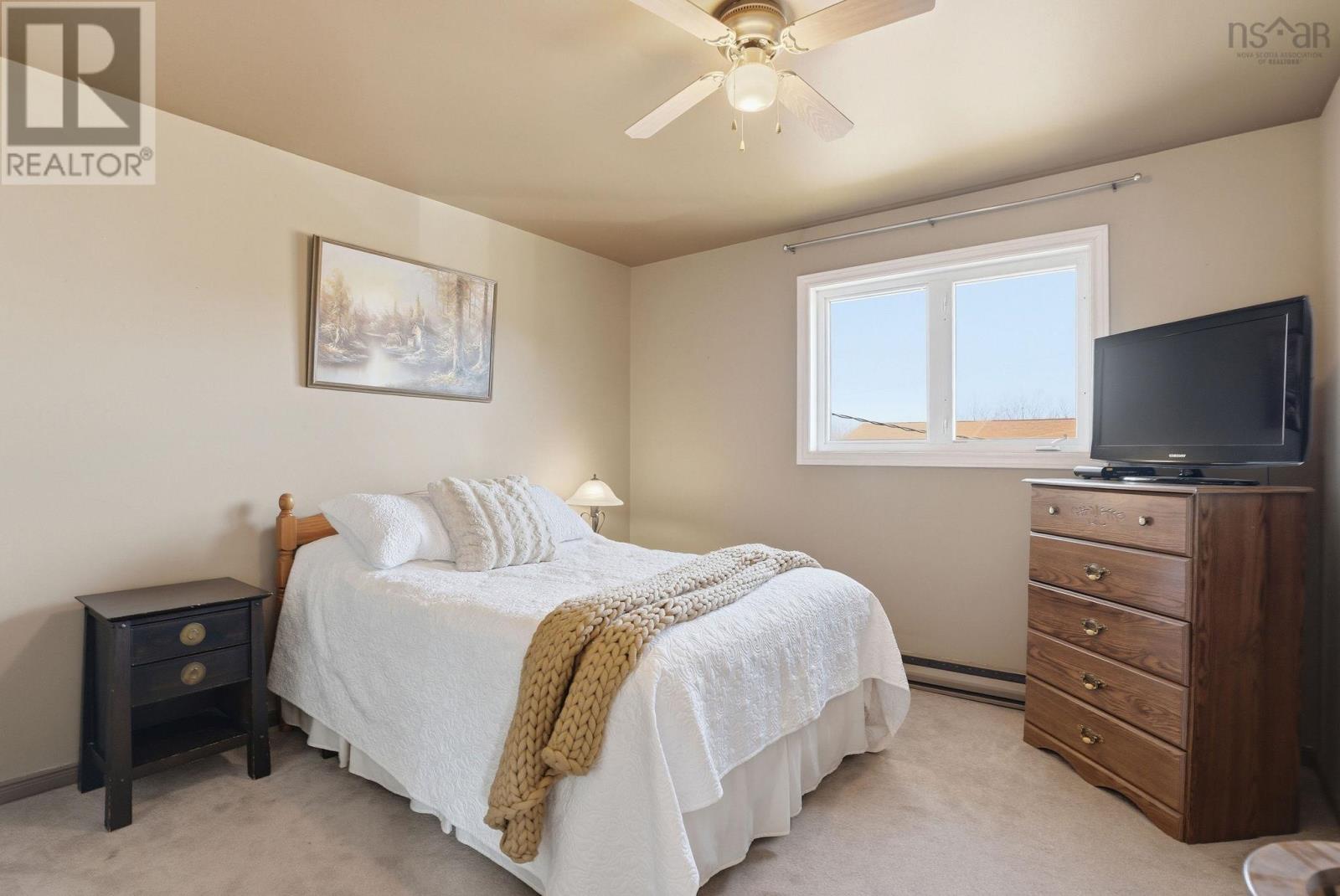 Property 23 of 34 of 1 Oakwood Court