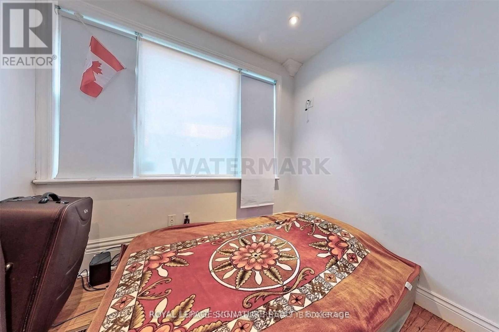 362A QUEEN STREET S - 29