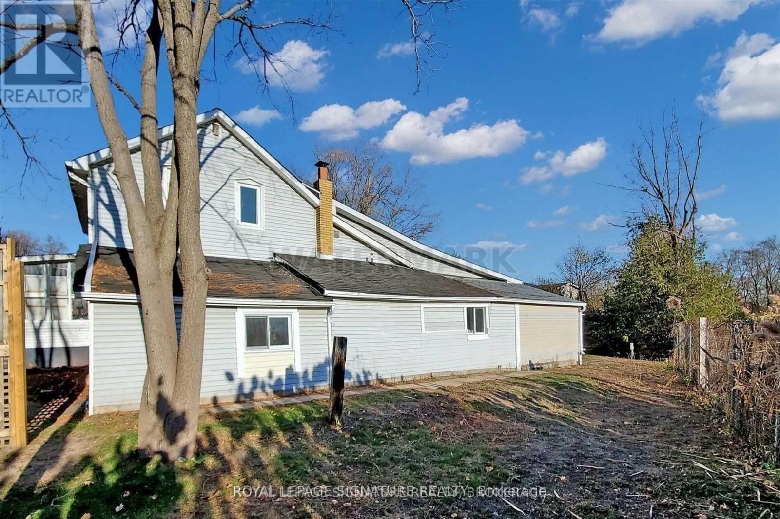 362A QUEEN STREET S - 36