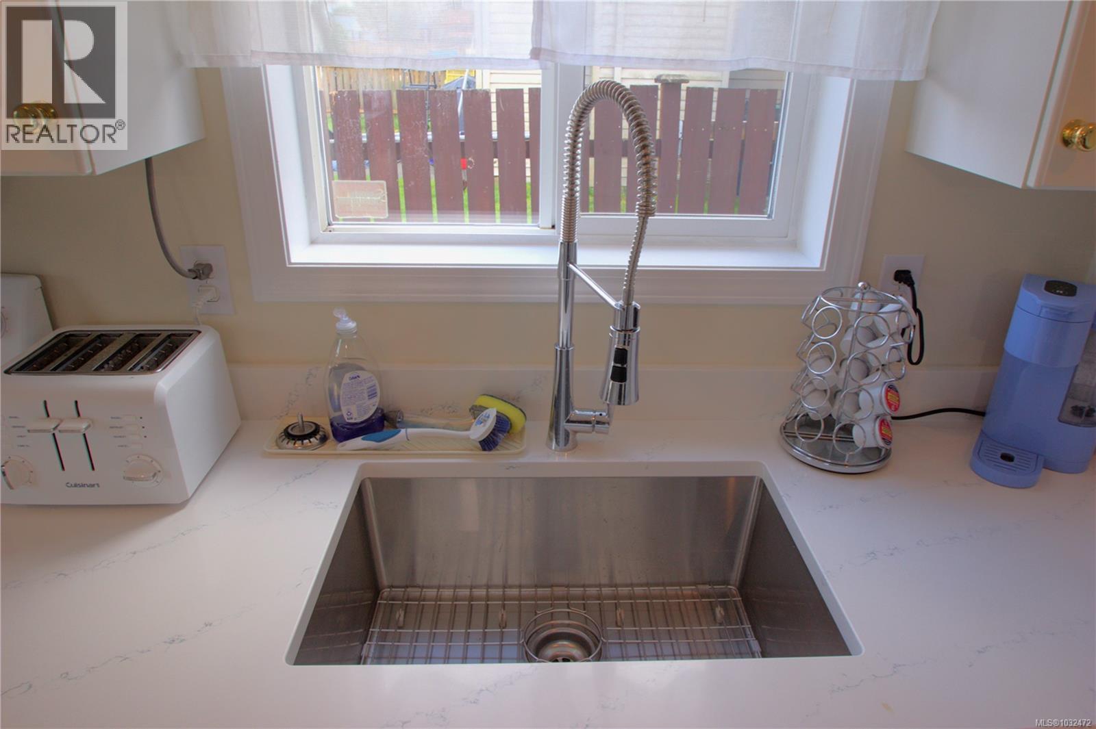 1380 Krebs Cres - 10