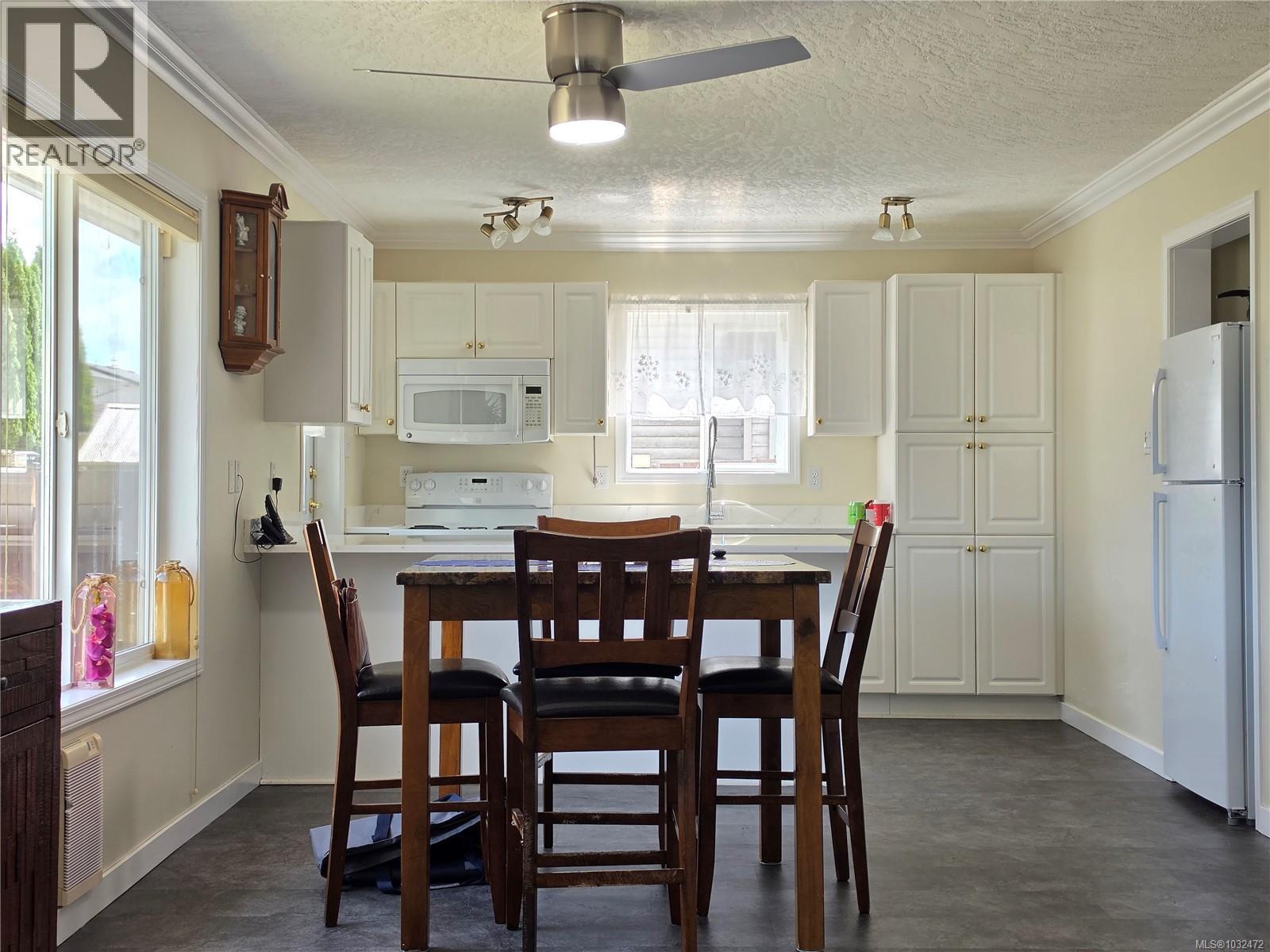 1380 Krebs Cres - 4