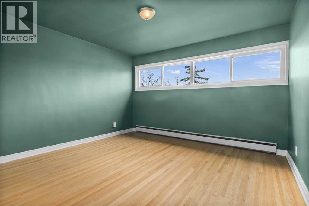 Single Family House 4 Level for Sale in  Hooke Road SW Haysboro Calgary 