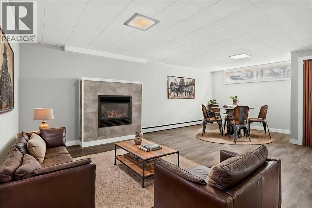 Single Family House 4 Level for Sale in  Hooke Road SW Haysboro Calgary 