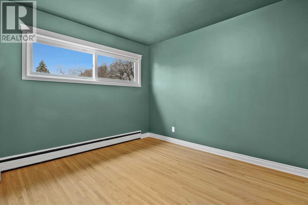 Single Family House 4 Level for Sale in  Hooke Road SW Haysboro Calgary 