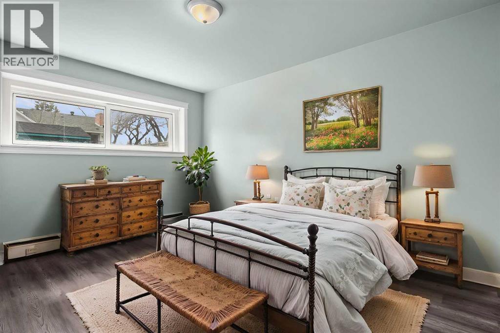 Single Family House 4 Level for Sale in  Hooke Road SW Haysboro Calgary 