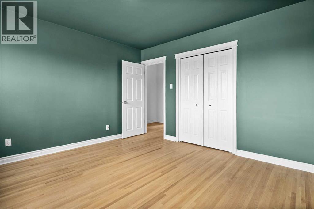 Single Family House 4 Level for Sale in  Hooke Road SW Haysboro Calgary 