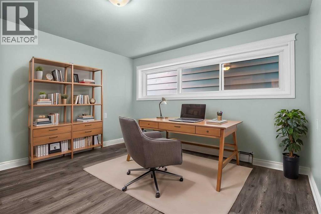 Single Family House 4 Level for Sale in  Hooke Road SW Haysboro Calgary 