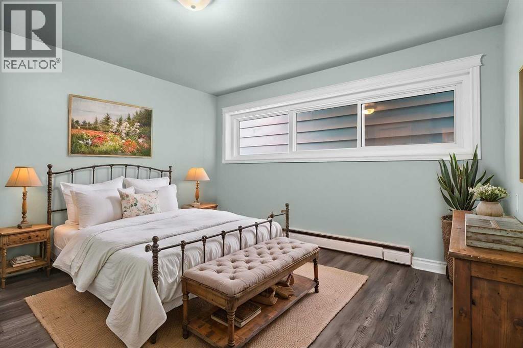 Single Family House 4 Level for Sale in  Hooke Road SW Haysboro Calgary 