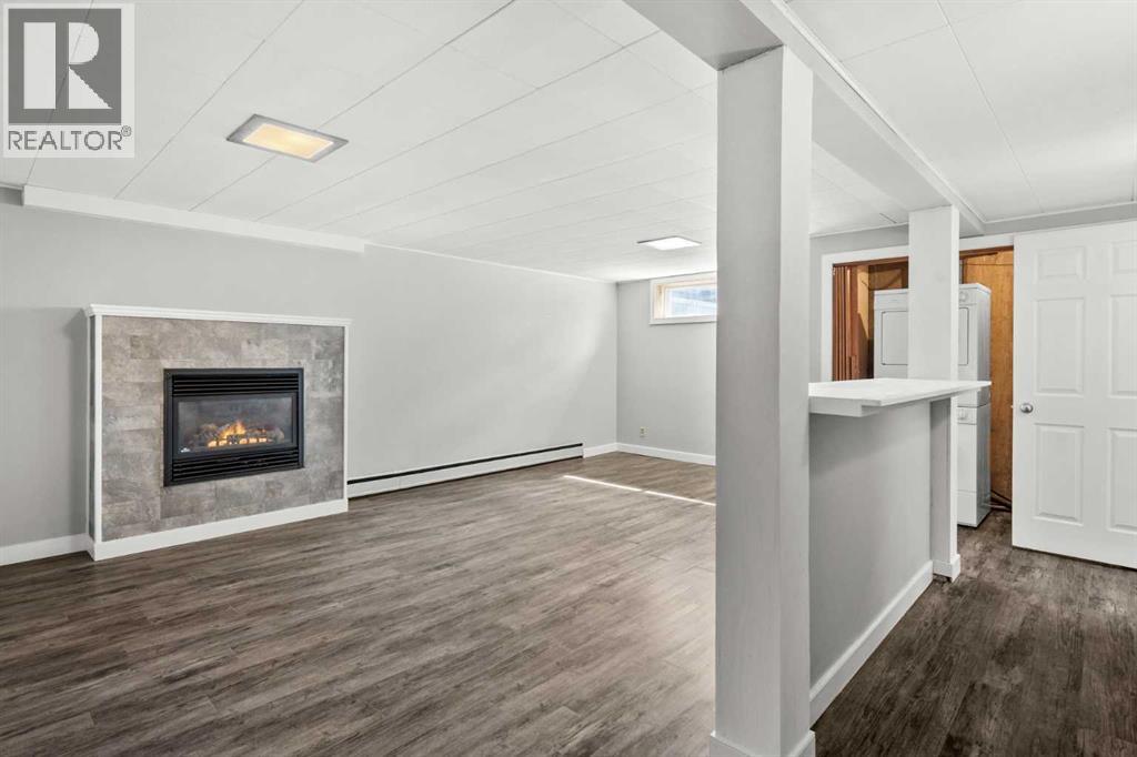 Single Family House 4 Level for Sale in  Hooke Road SW Haysboro Calgary 