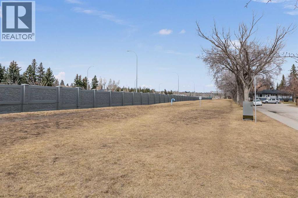 Single Family House 4 Level for Sale in  Hooke Road SW Haysboro Calgary 