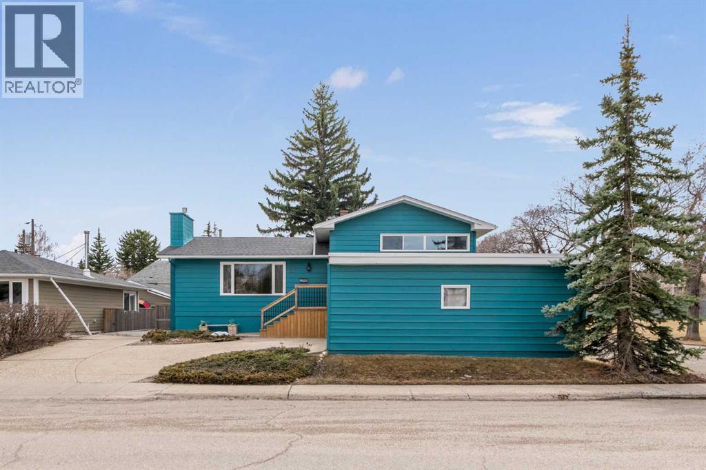 Single Family House 4 Level for Sale in  Hooke Road SW Haysboro Calgary 