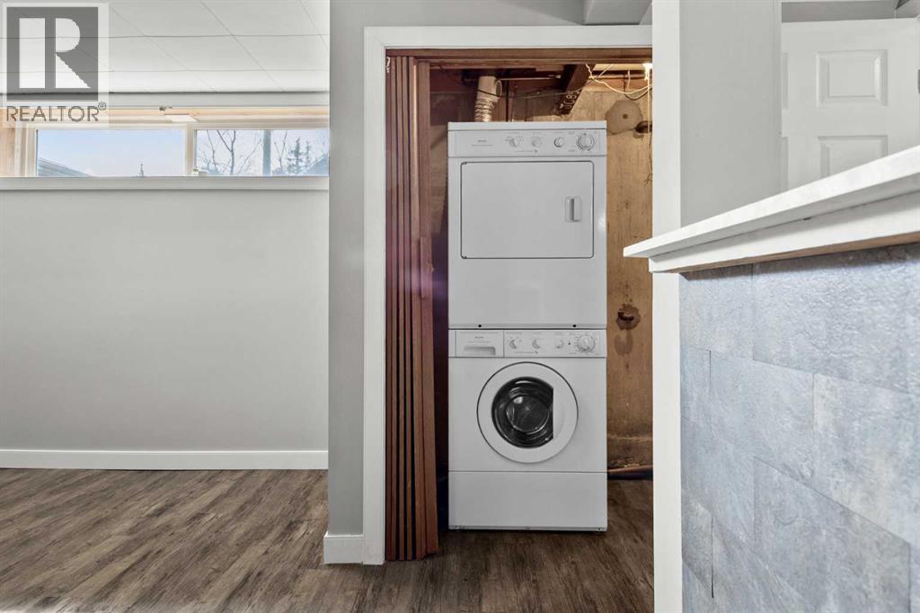 Single Family House 4 Level for Sale in  Hooke Road SW Haysboro Calgary 