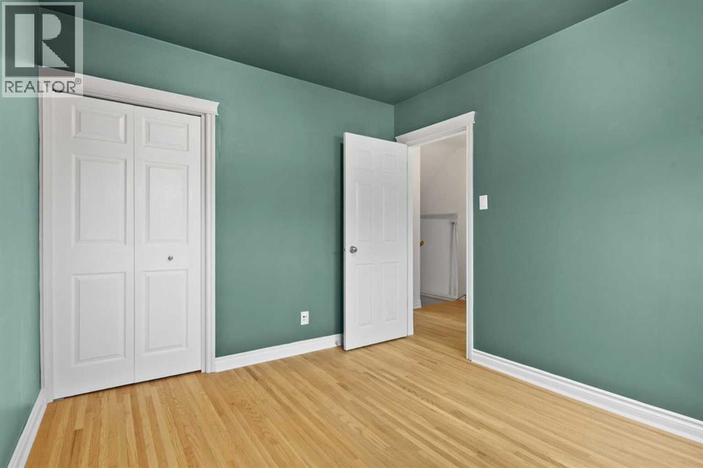 Single Family House 4 Level for Sale in  Hooke Road SW Haysboro Calgary 