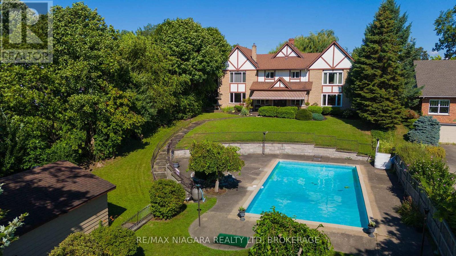 140 LAKESHORE ROAD - 4