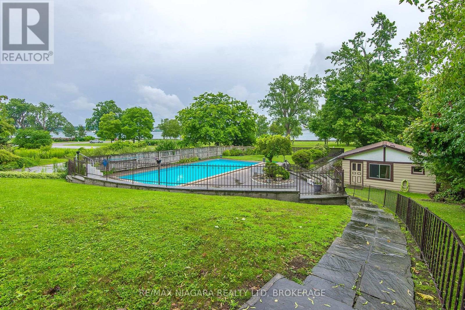 140 LAKESHORE ROAD - 6