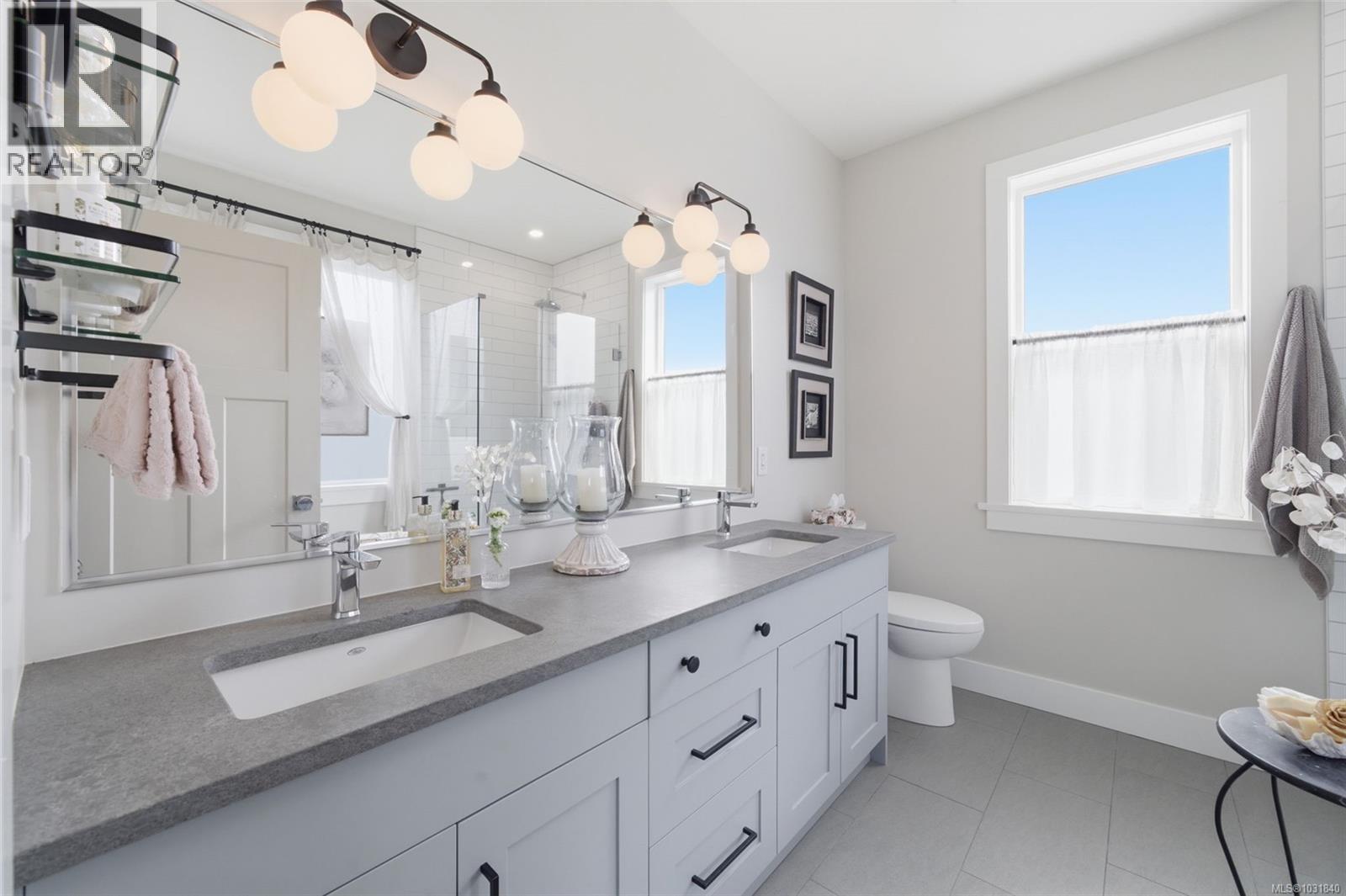 912 Clarke Rd, Central Saanich