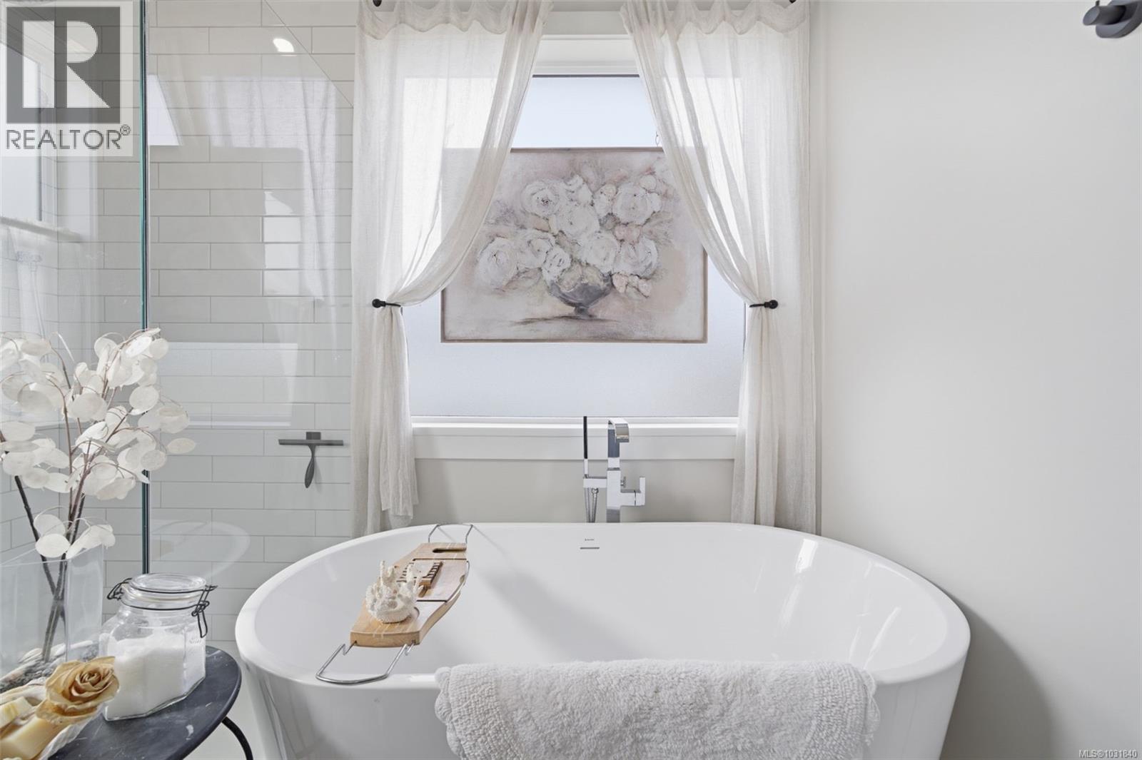 912 Clarke Rd, Central Saanich