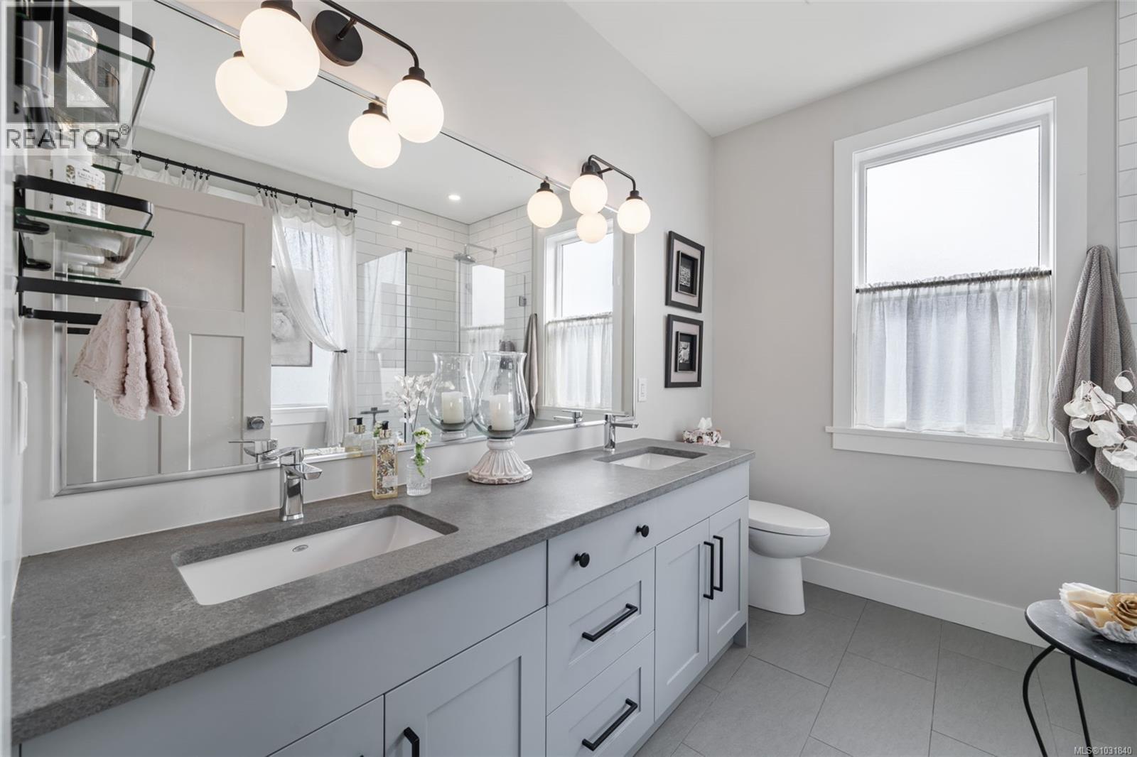 912 Clarke Rd, Central Saanich