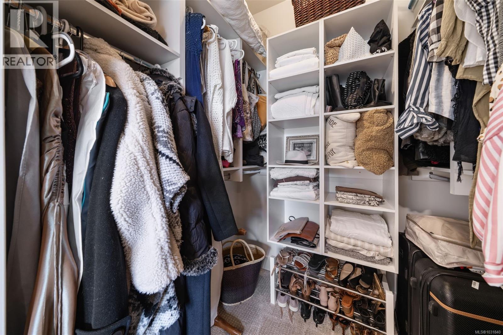 912 Clarke Rd, Central Saanich