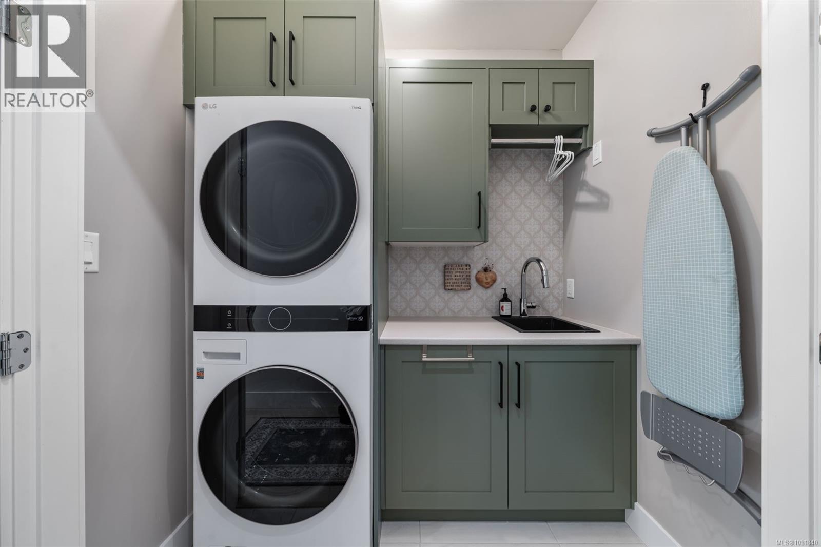 912 Clarke Rd, Central Saanich