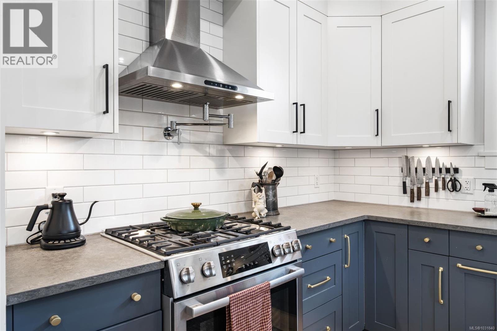 912 Clarke Rd, Central Saanich