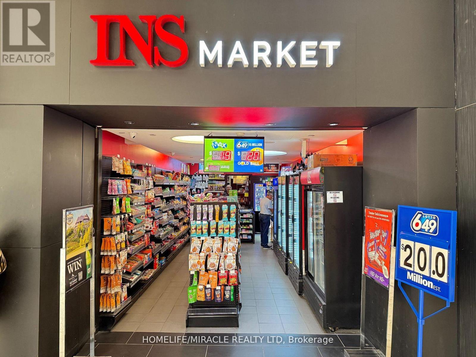 580 - 900 DUFFERIN STREET W