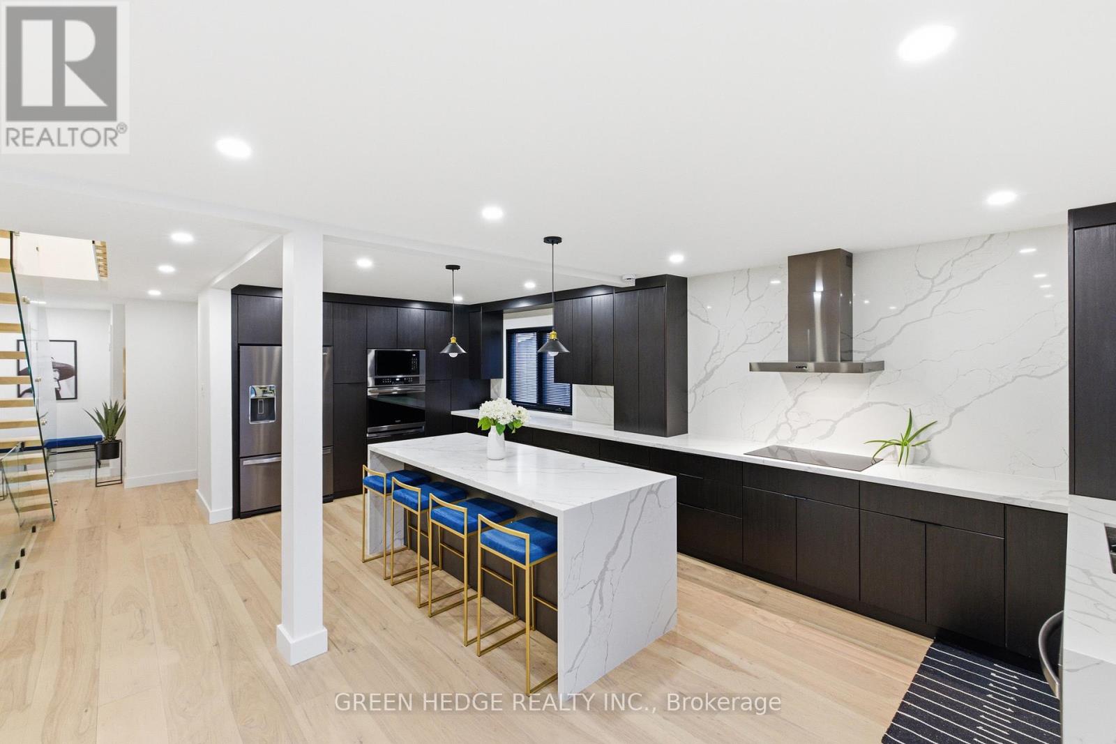33 DAGWELL CRESCENT - 10
