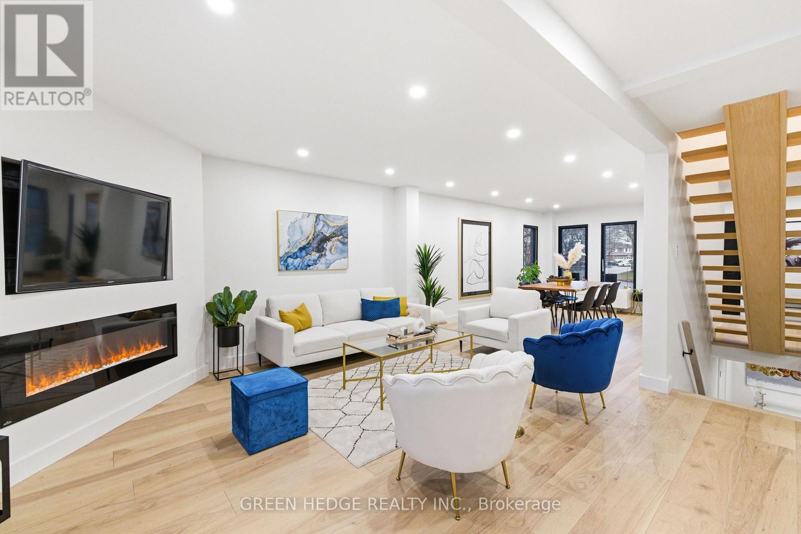 33 DAGWELL CRESCENT - 11