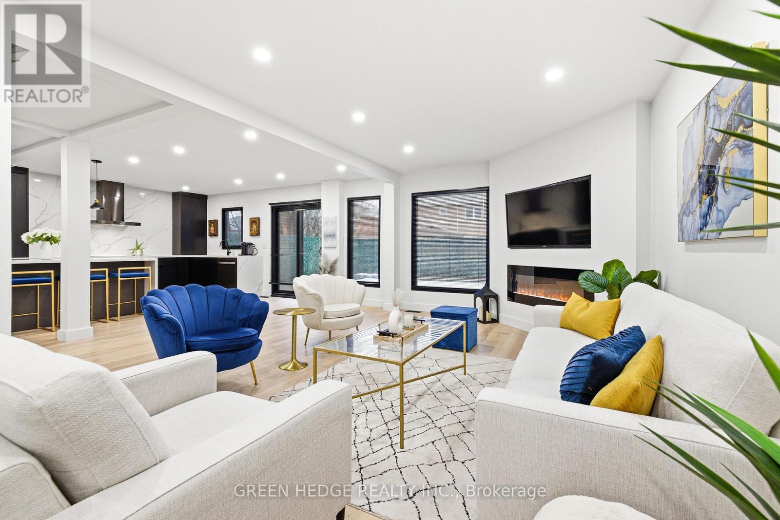 33 DAGWELL CRESCENT - 12