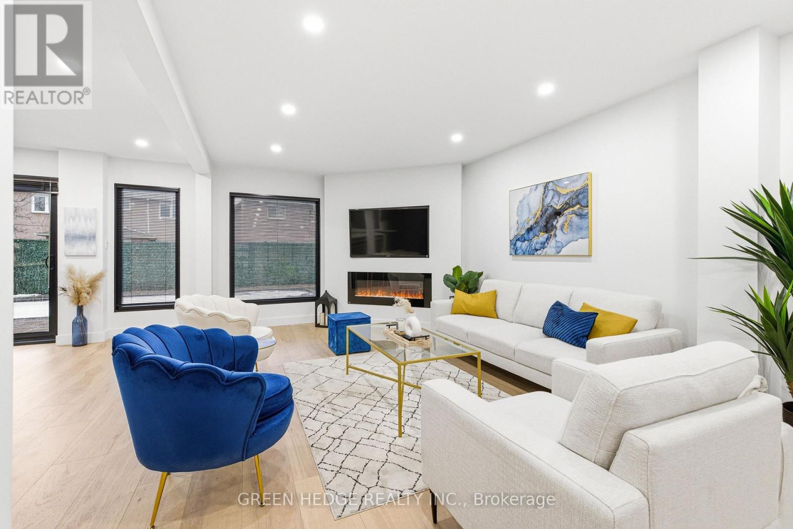 33 DAGWELL CRESCENT - 13