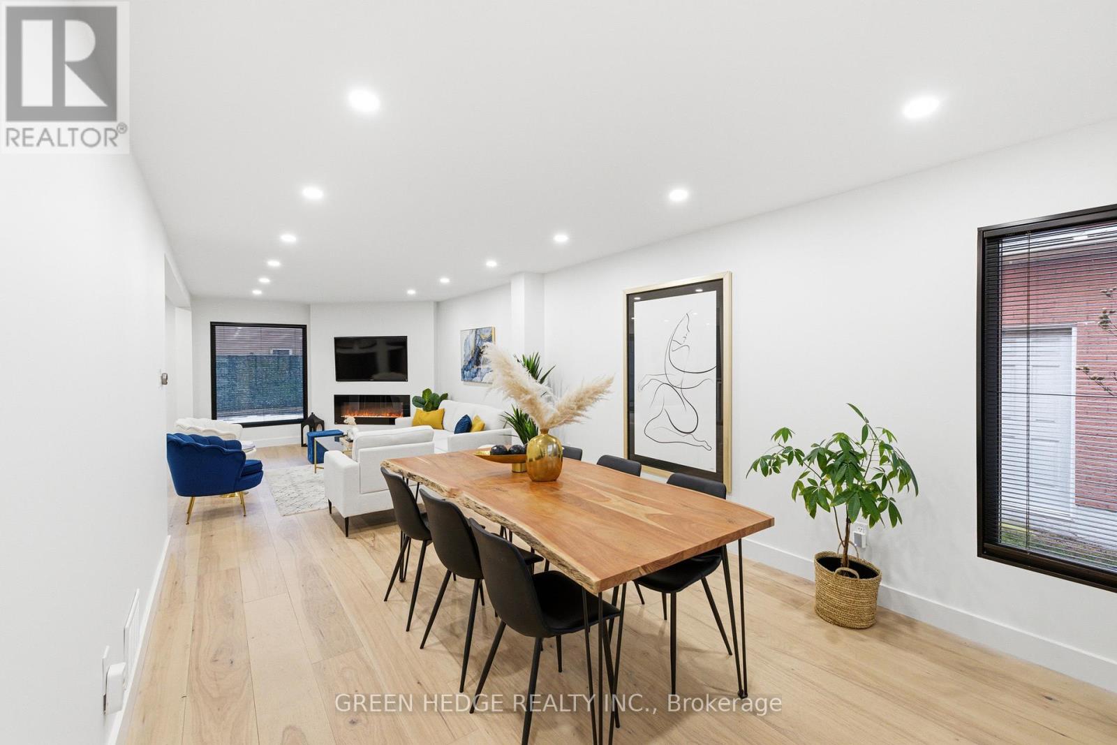 33 DAGWELL CRESCENT - 17