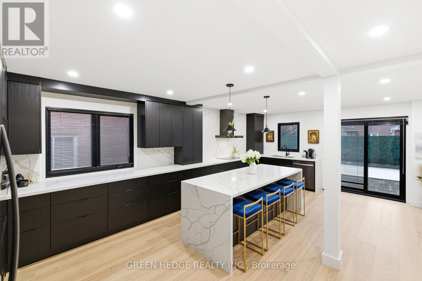 33 DAGWELL CRESCENT - 7