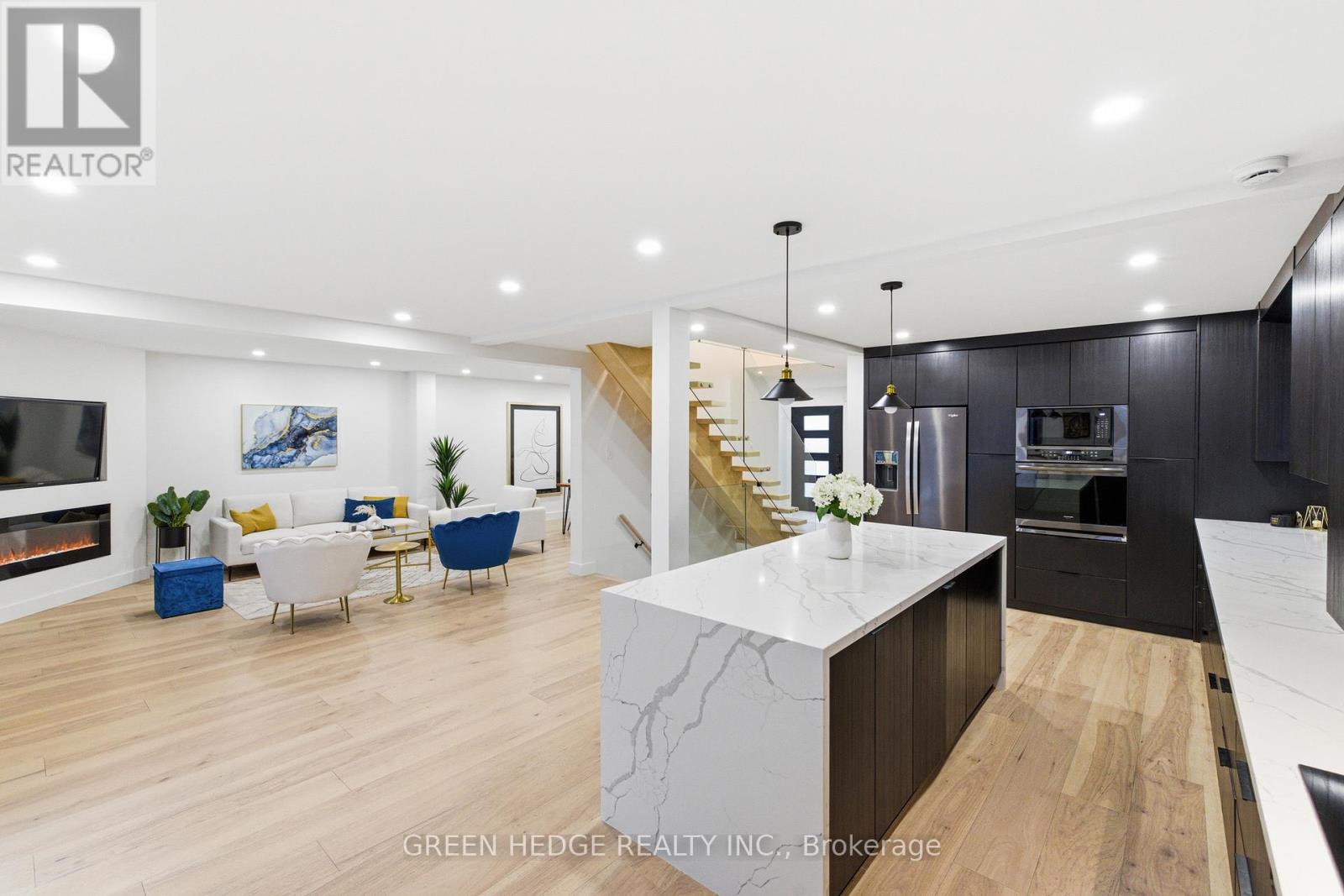 33 DAGWELL CRESCENT - 8