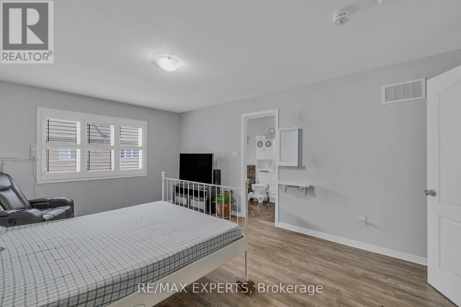 22 HOOVER ROAD — photo 21
