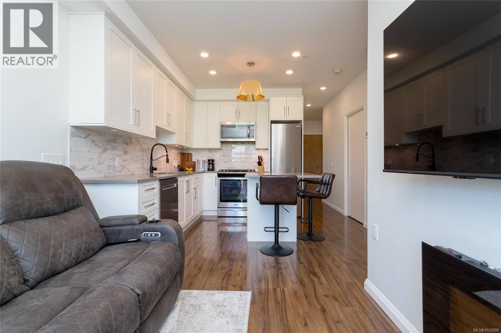 105 745 Travino Lane, Saanich