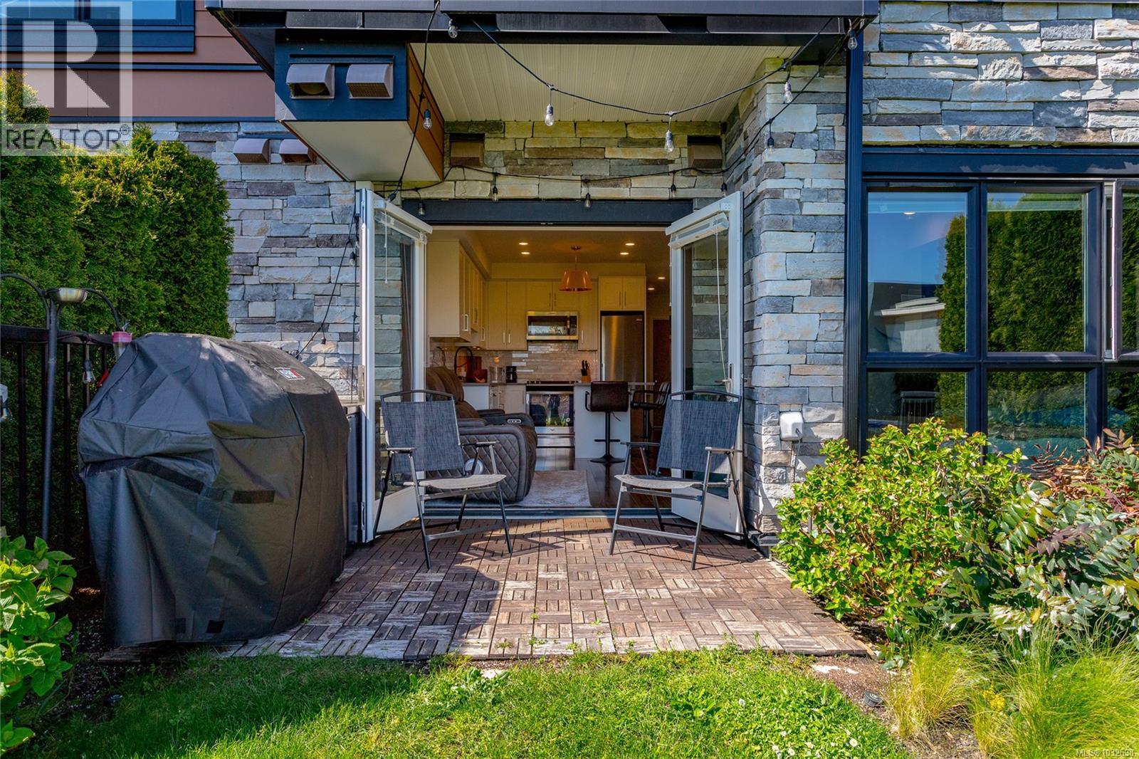 105 745 Travino Lane, Saanich