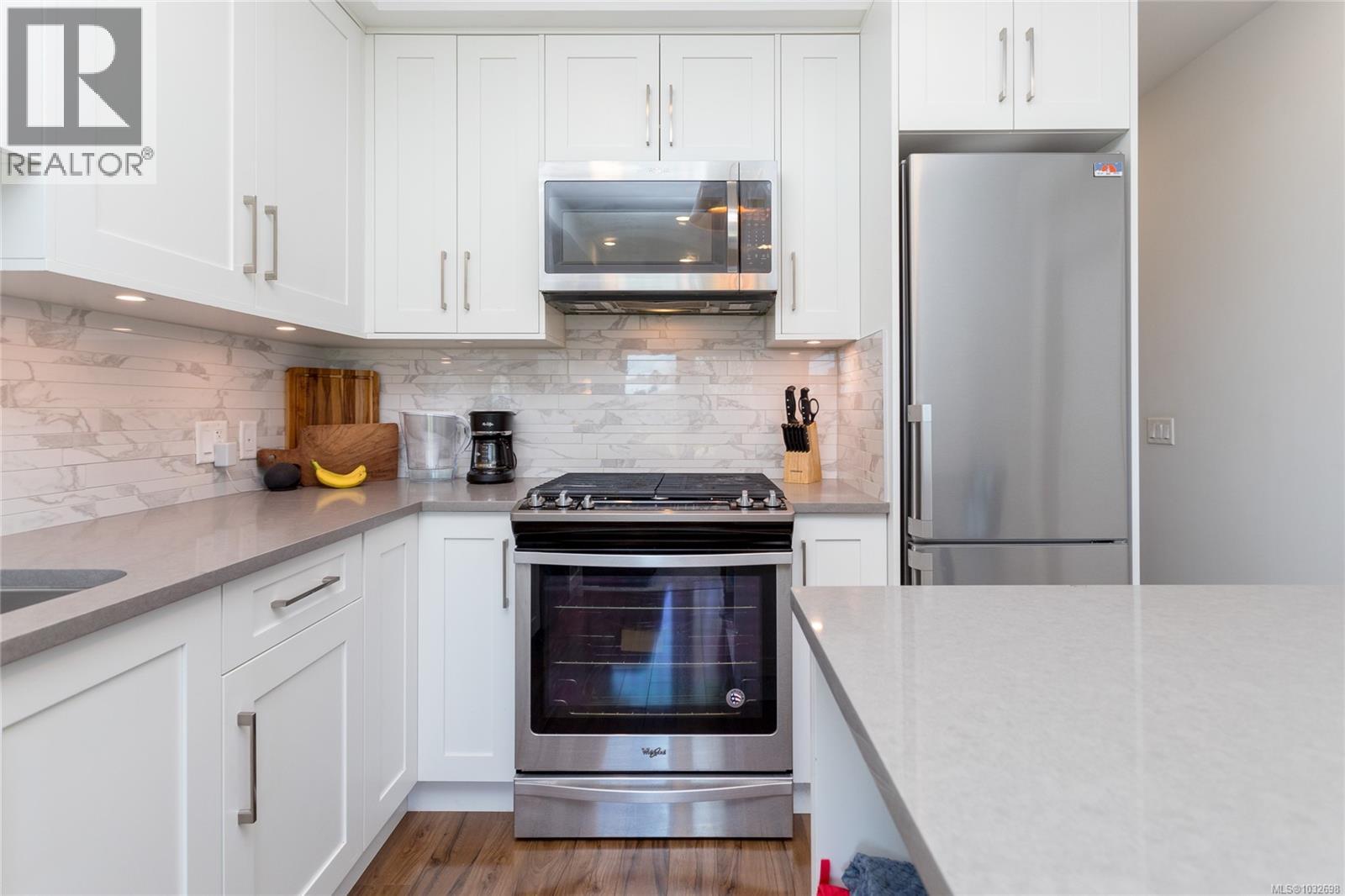 105 745 Travino Lane, Saanich