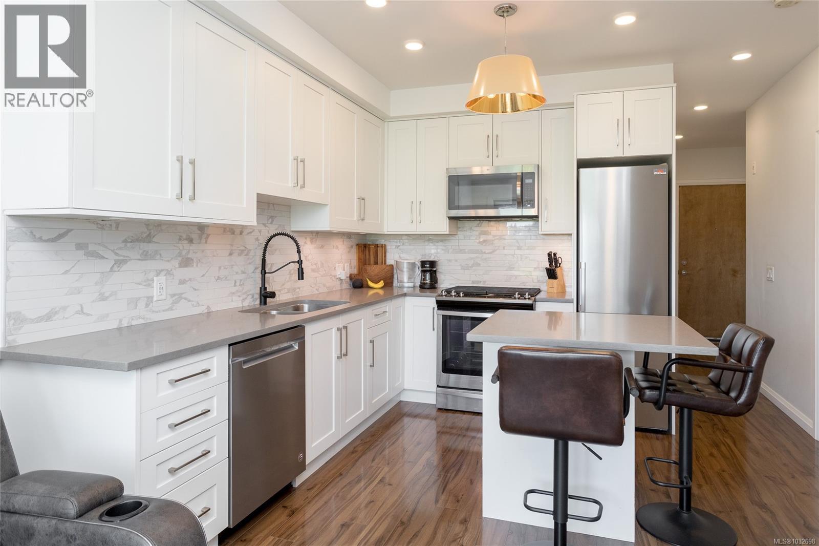 105 745 Travino Lane, Saanich