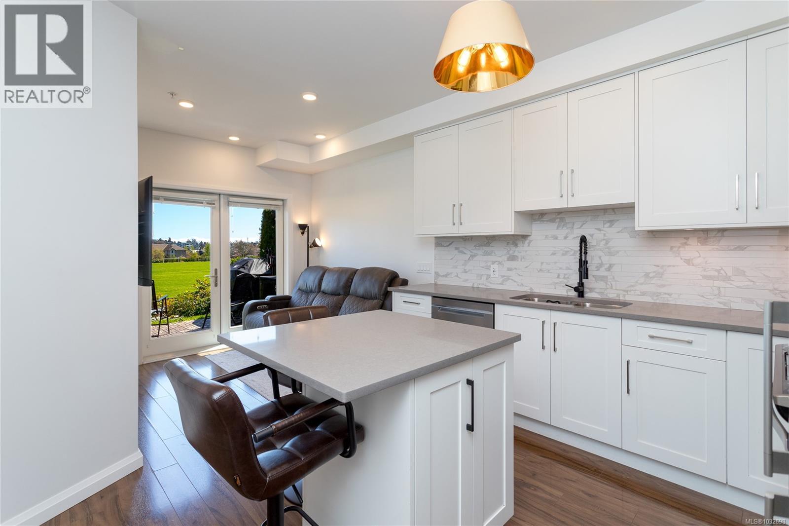 105 745 Travino Lane, Saanich