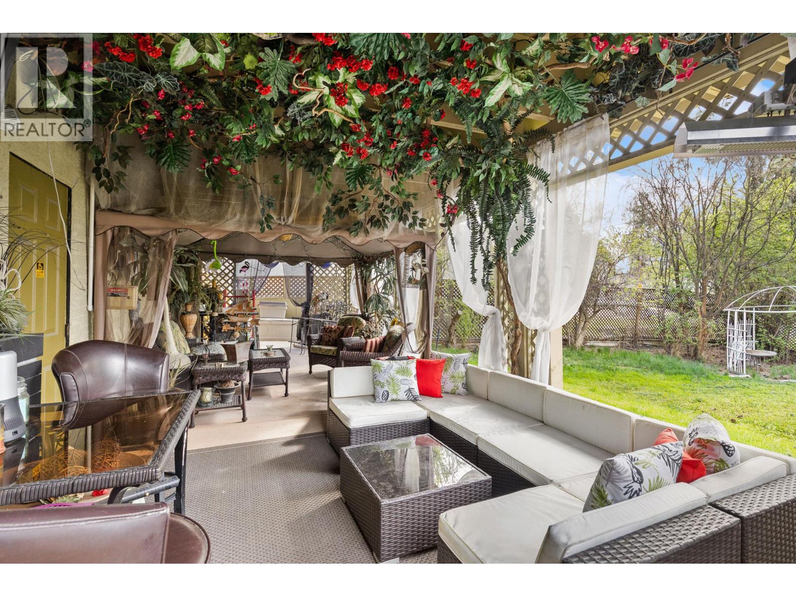 599 Clifton Road S - 32
