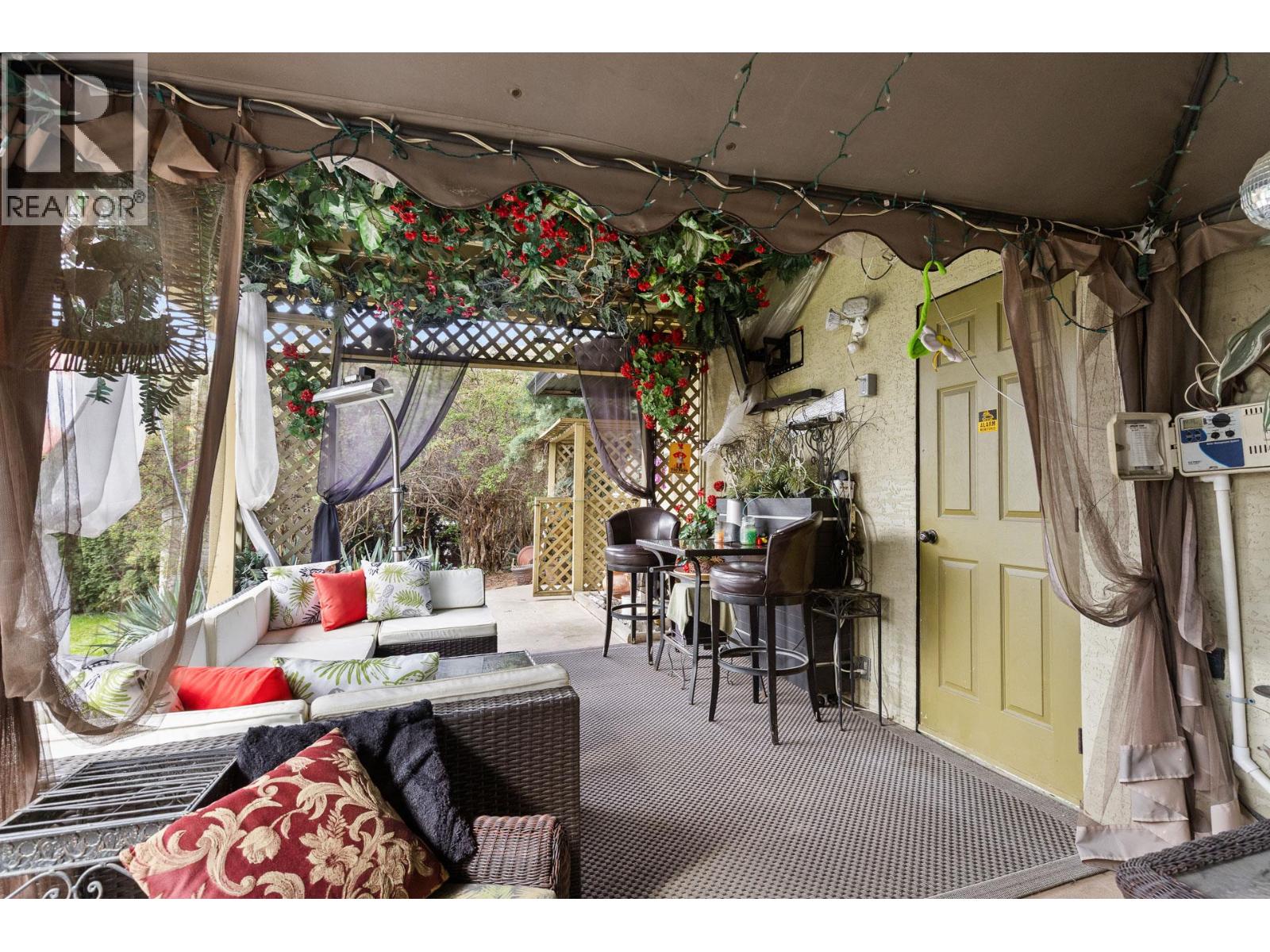 599 Clifton Road S - 33