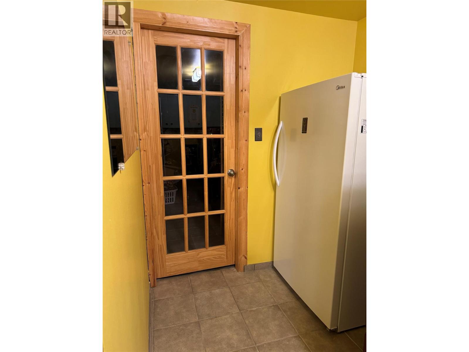 599 Clifton Road S - 25