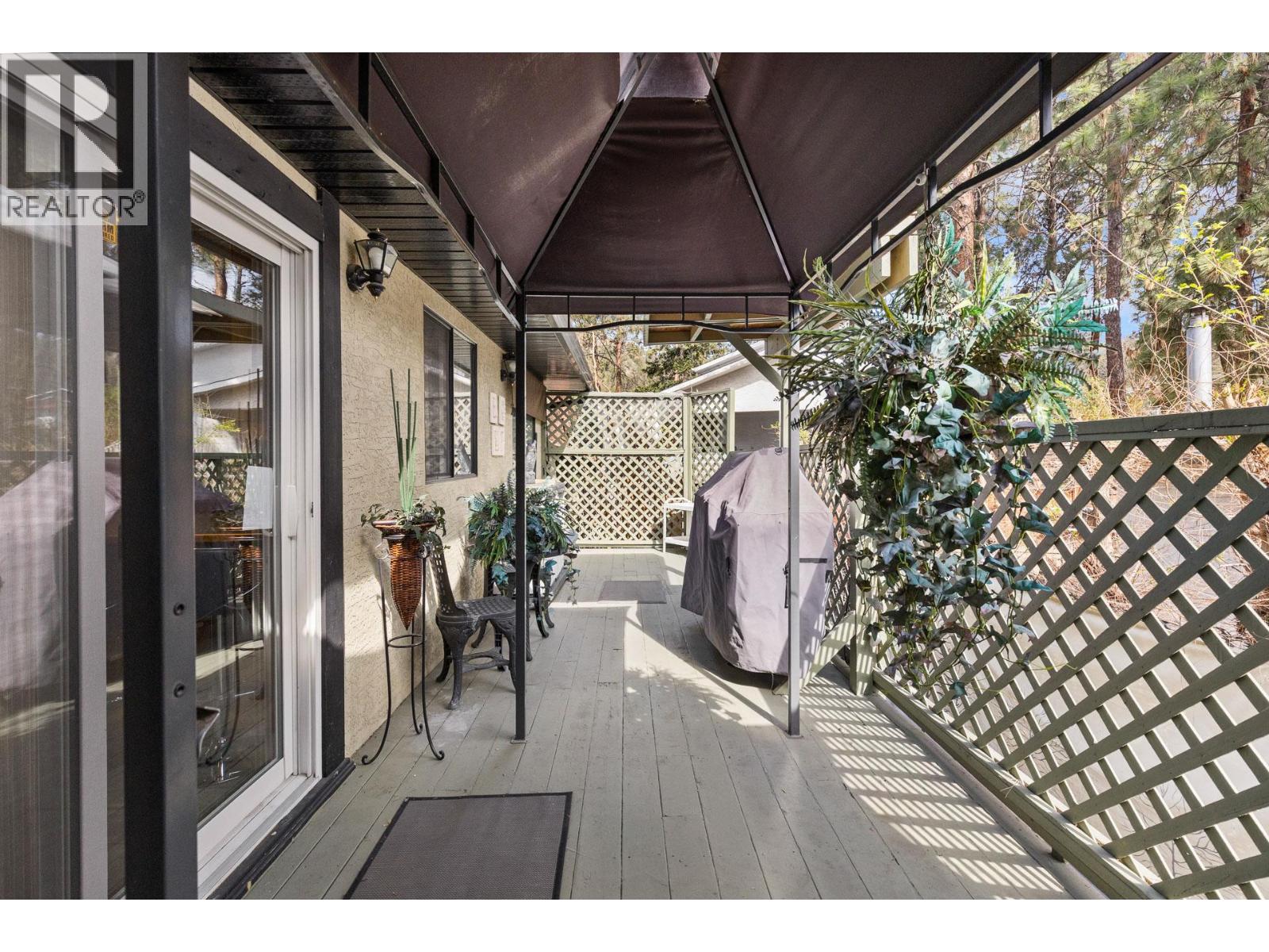 599 Clifton Road S - 26