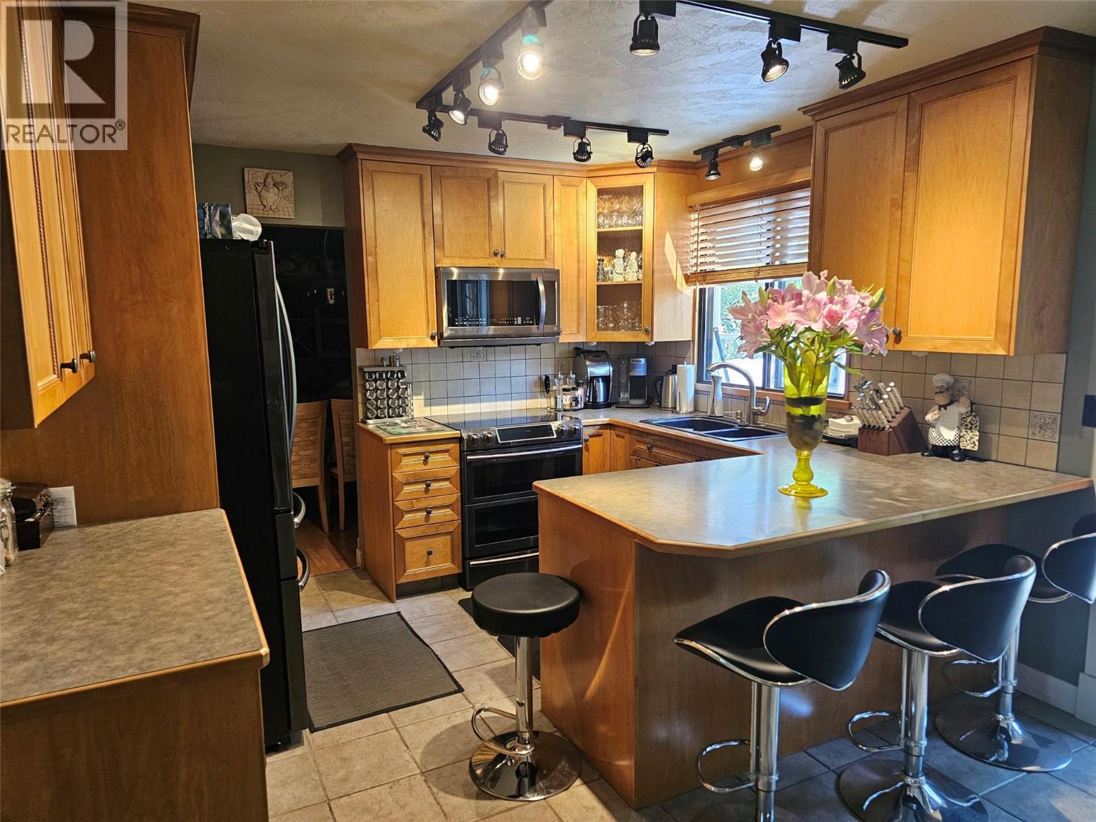599 Clifton Road S - 4