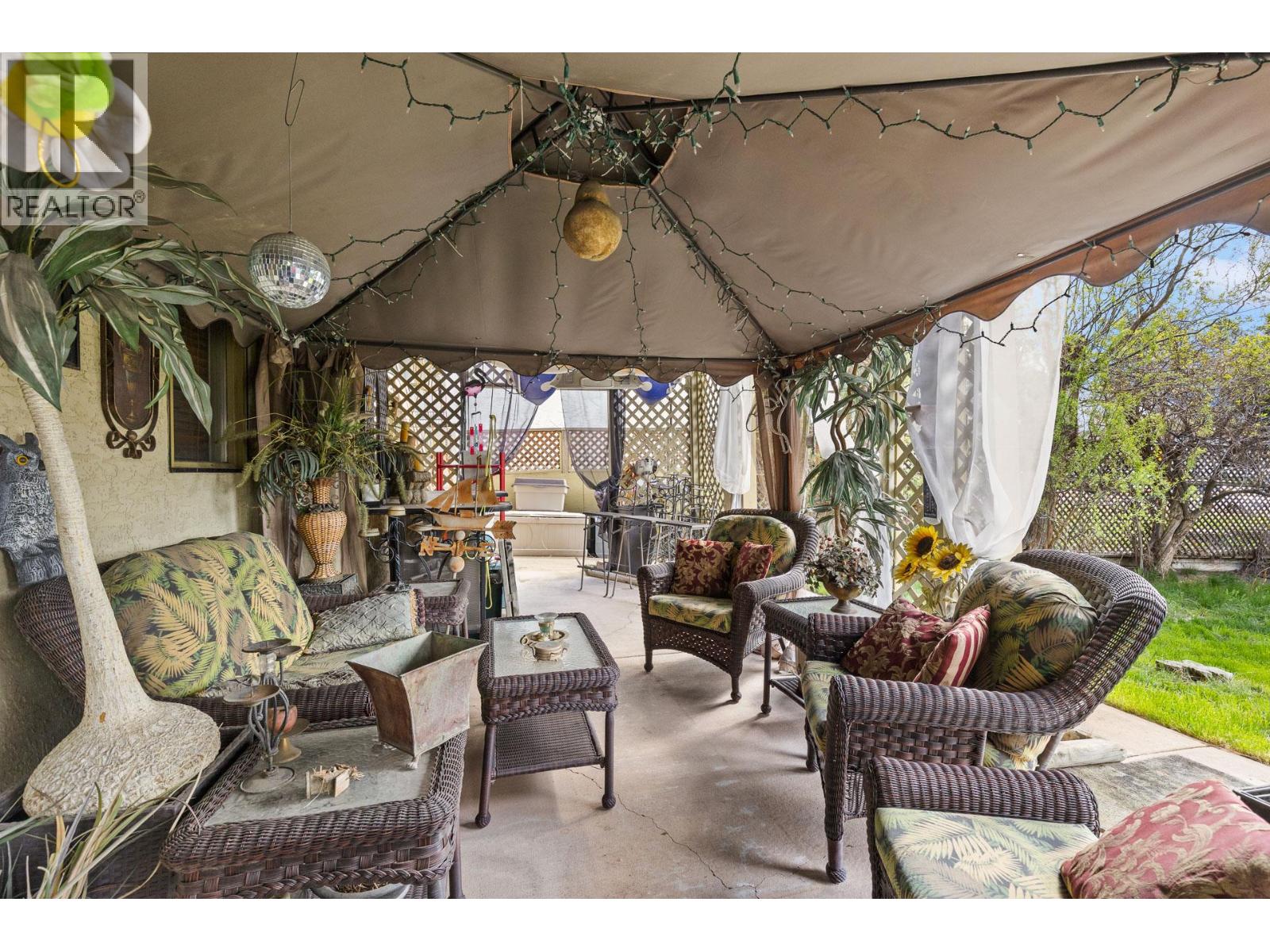 599 Clifton Road S - 34
